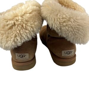 UGG Womens 9 Bailey Button 5803 Chestnut Slip On Boot Sheepskin